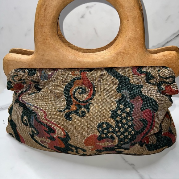 Tapestry handbag with wooden handles by Victoria U.S.A. Vintage - Picture 4 of 17